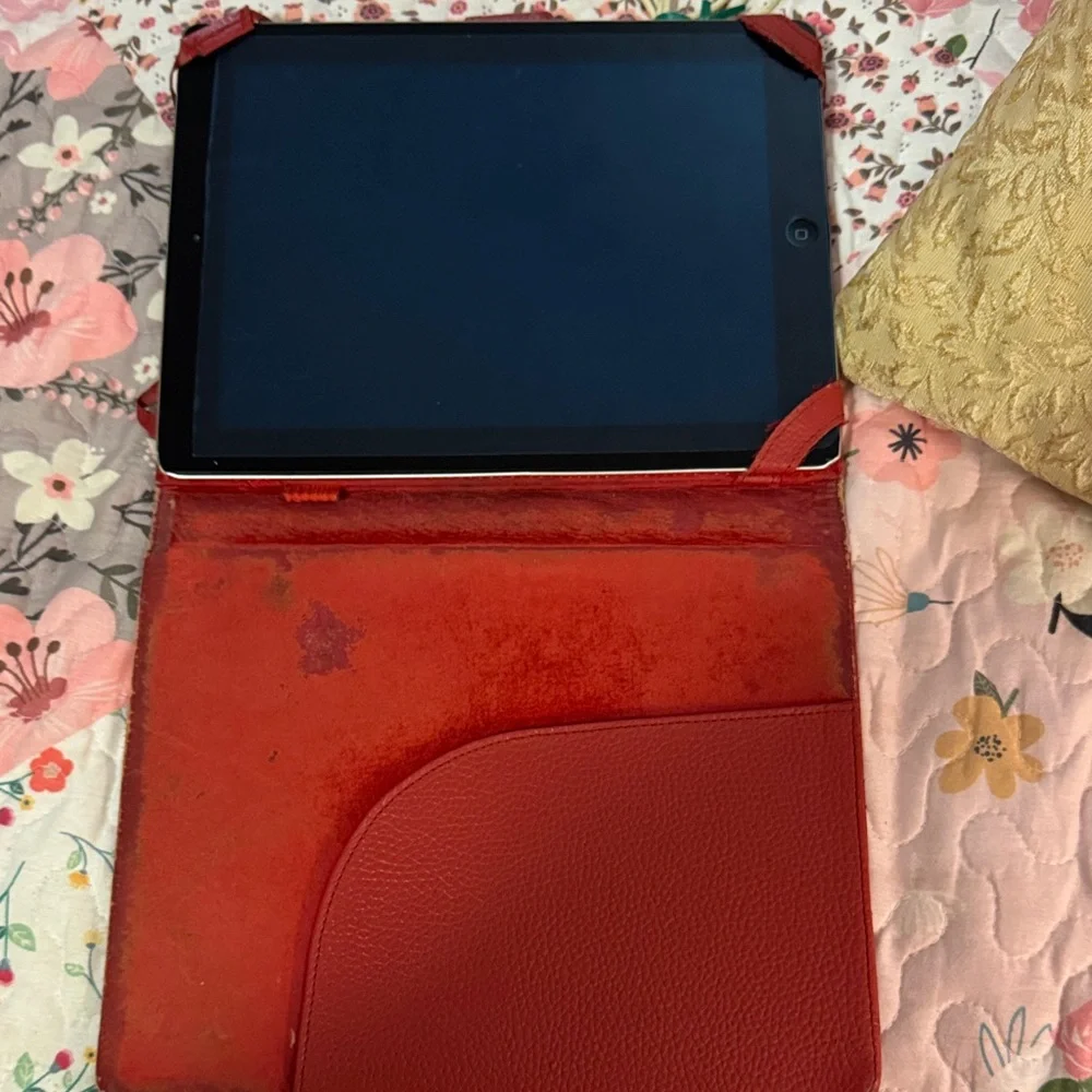 IPAD 2 WIFI with Red Case